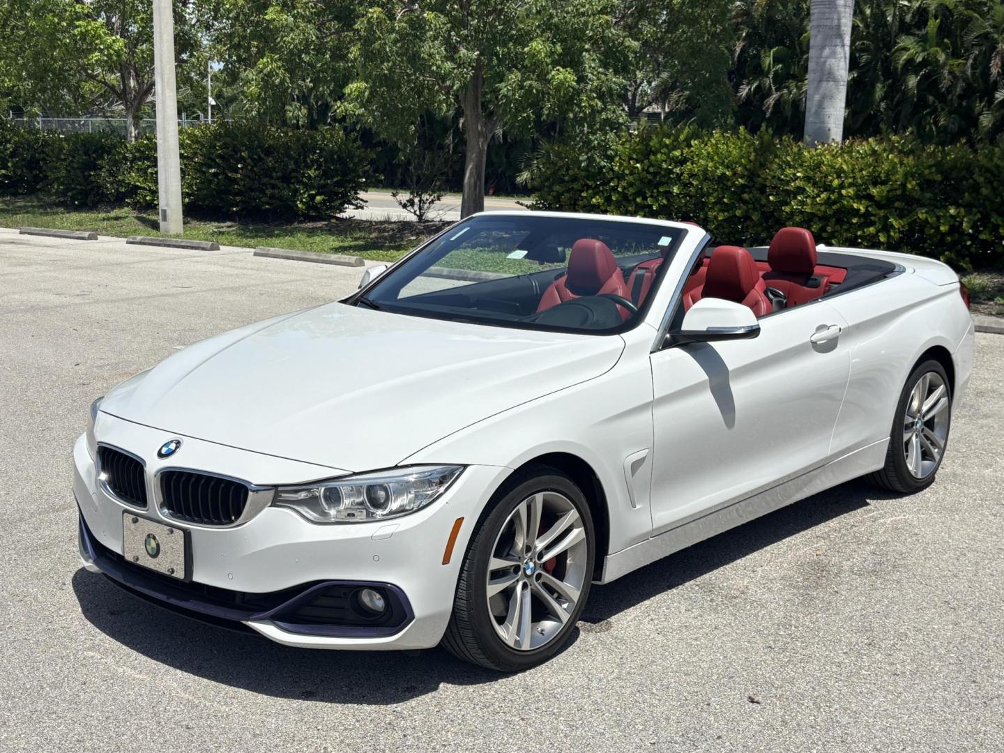 2016 WHITE /RED BMW 4-Series 435i xDrive convertible (WBA3T7C52G5) with an 3.0L V6 DOHC 24V engine, 8A transmission, located at 11170 Summerlin Square Dr., Fort Myers Beach, FL, 33931, (239) 999-7777, 26.493546, -81.941628 - Photo#0