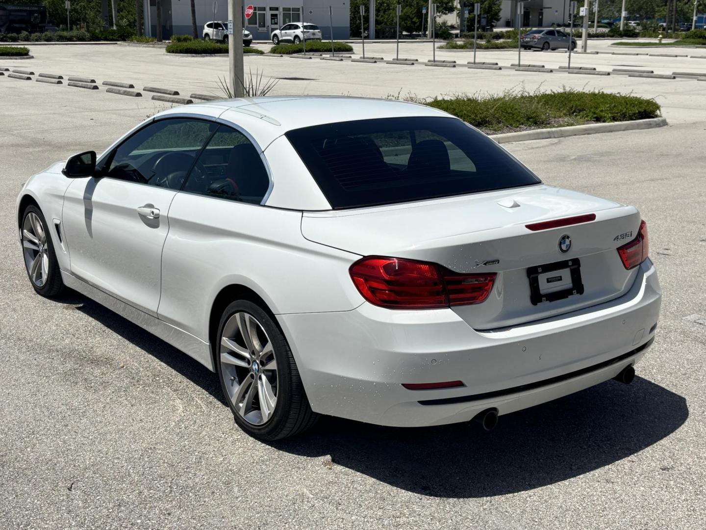 2016 WHITE /RED BMW 4-Series 435i xDrive convertible (WBA3T7C52G5) with an 3.0L V6 DOHC 24V engine, 8A transmission, located at 11170 Summerlin Square Dr., Fort Myers Beach, FL, 33931, (239) 999-7777, 26.493546, -81.941628 - Photo#28
