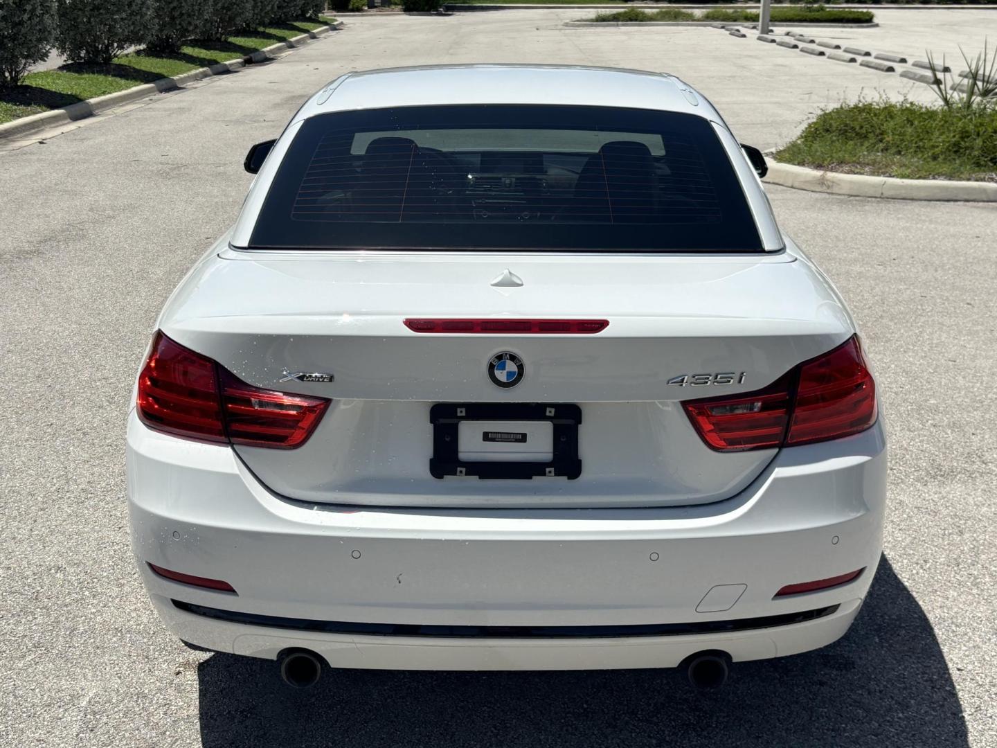 2016 WHITE /RED BMW 4-Series 435i xDrive convertible (WBA3T7C52G5) with an 3.0L V6 DOHC 24V engine, 8A transmission, located at 11170 Summerlin Square Dr., Fort Myers Beach, FL, 33931, (239) 999-7777, 26.493546, -81.941628 - Photo#29