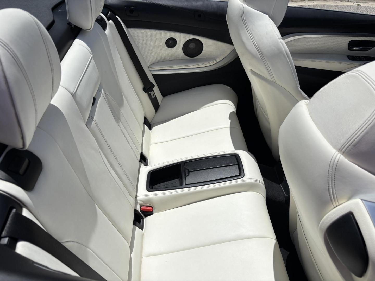 2018 GRAY /WHITE BMW 4-Series 440i convertible (WBA4Z5C51JE) with an 3.0L V6 DOHC 24V engine, 8A transmission, located at 11170 Summerlin Square Dr., Fort Myers Beach, FL, 33931, (239) 999-7777, 26.493546, -81.941628 - Photo#27