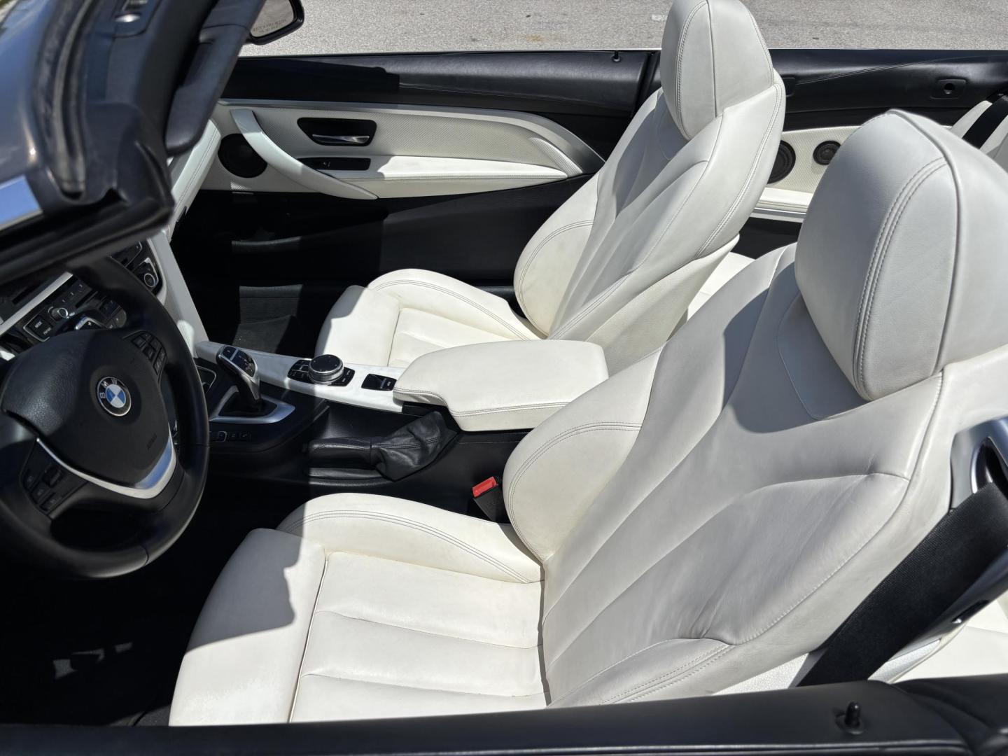 2018 GRAY /WHITE BMW 4-Series 440i convertible (WBA4Z5C51JE) with an 3.0L V6 DOHC 24V engine, 8A transmission, located at 11170 Summerlin Square Dr., Fort Myers Beach, FL, 33931, (239) 999-7777, 26.493546, -81.941628 - Photo#11