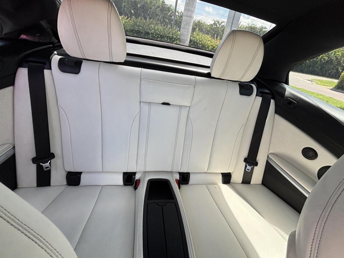 2018 GRAY /WHITE BMW 4-Series 440i convertible (WBA4Z5C51JE) with an 3.0L V6 DOHC 24V engine, 8A transmission, located at 11170 Summerlin Square Dr., Fort Myers Beach, FL, 33931, (239) 999-7777, 26.493546, -81.941628 - Photo#31