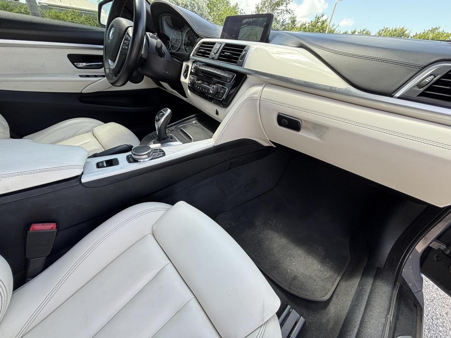 2018 GRAY /WHITE BMW 4-Series 440i convertible (WBA4Z5C51JE) with an 3.0L V6 DOHC 24V engine, 8A transmission, located at 11170 Summerlin Square Dr., Fort Myers Beach, FL, 33931, (239) 999-7777, 26.493546, -81.941628 - Photo#24