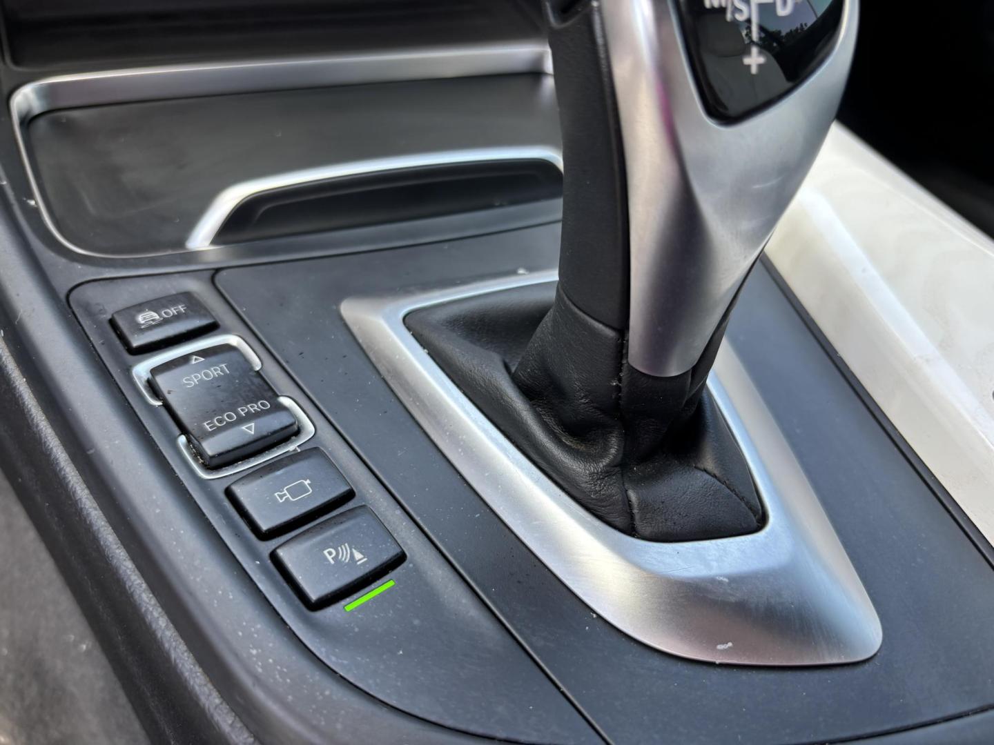 2018 GRAY /WHITE BMW 4-Series 440i convertible (WBA4Z5C51JE) with an 3.0L V6 DOHC 24V engine, 8A transmission, located at 11170 Summerlin Square Dr., Fort Myers Beach, FL, 33931, (239) 999-7777, 26.493546, -81.941628 - Photo#22