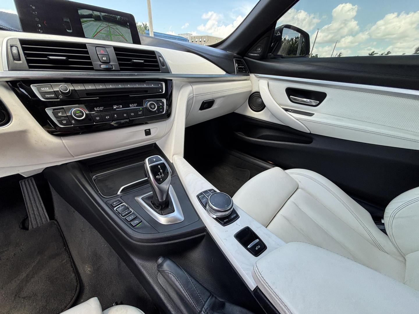 2018 GRAY /WHITE BMW 4-Series 440i convertible (WBA4Z5C51JE) with an 3.0L V6 DOHC 24V engine, 8A transmission, located at 11170 Summerlin Square Dr., Fort Myers Beach, FL, 33931, (239) 999-7777, 26.493546, -81.941628 - Photo#21