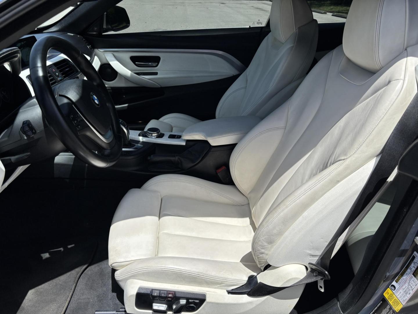 2018 GRAY /WHITE BMW 4-Series 440i convertible (WBA4Z5C51JE) with an 3.0L V6 DOHC 24V engine, 8A transmission, located at 11170 Summerlin Square Dr., Fort Myers Beach, FL, 33931, (239) 999-7777, 26.493546, -81.941628 - Photo#20