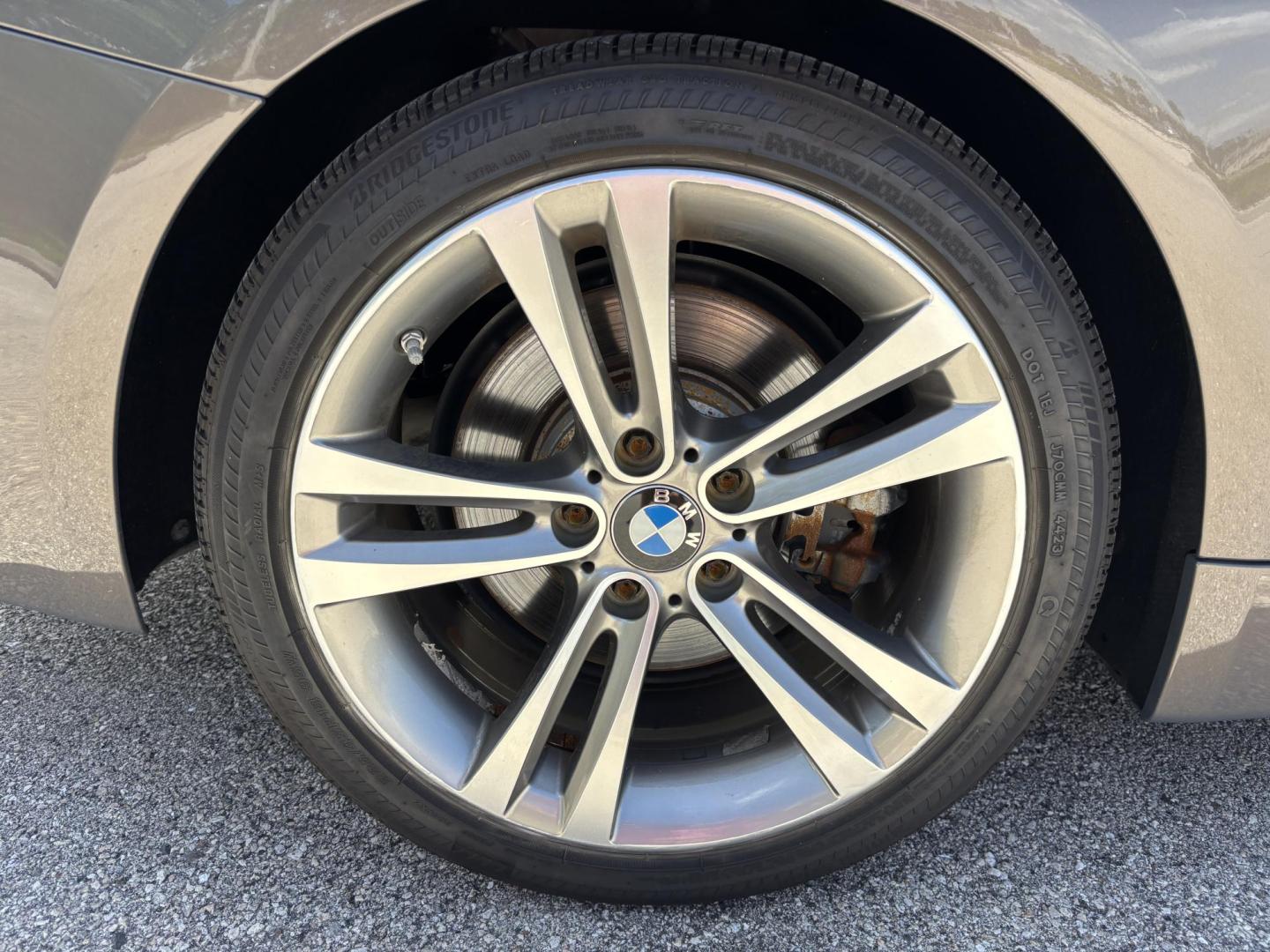 2018 GRAY /WHITE BMW 4-Series 440i convertible (WBA4Z5C51JE) with an 3.0L V6 DOHC 24V engine, 8A transmission, located at 11170 Summerlin Square Dr., Fort Myers Beach, FL, 33931, (239) 999-7777, 26.493546, -81.941628 - Photo#35