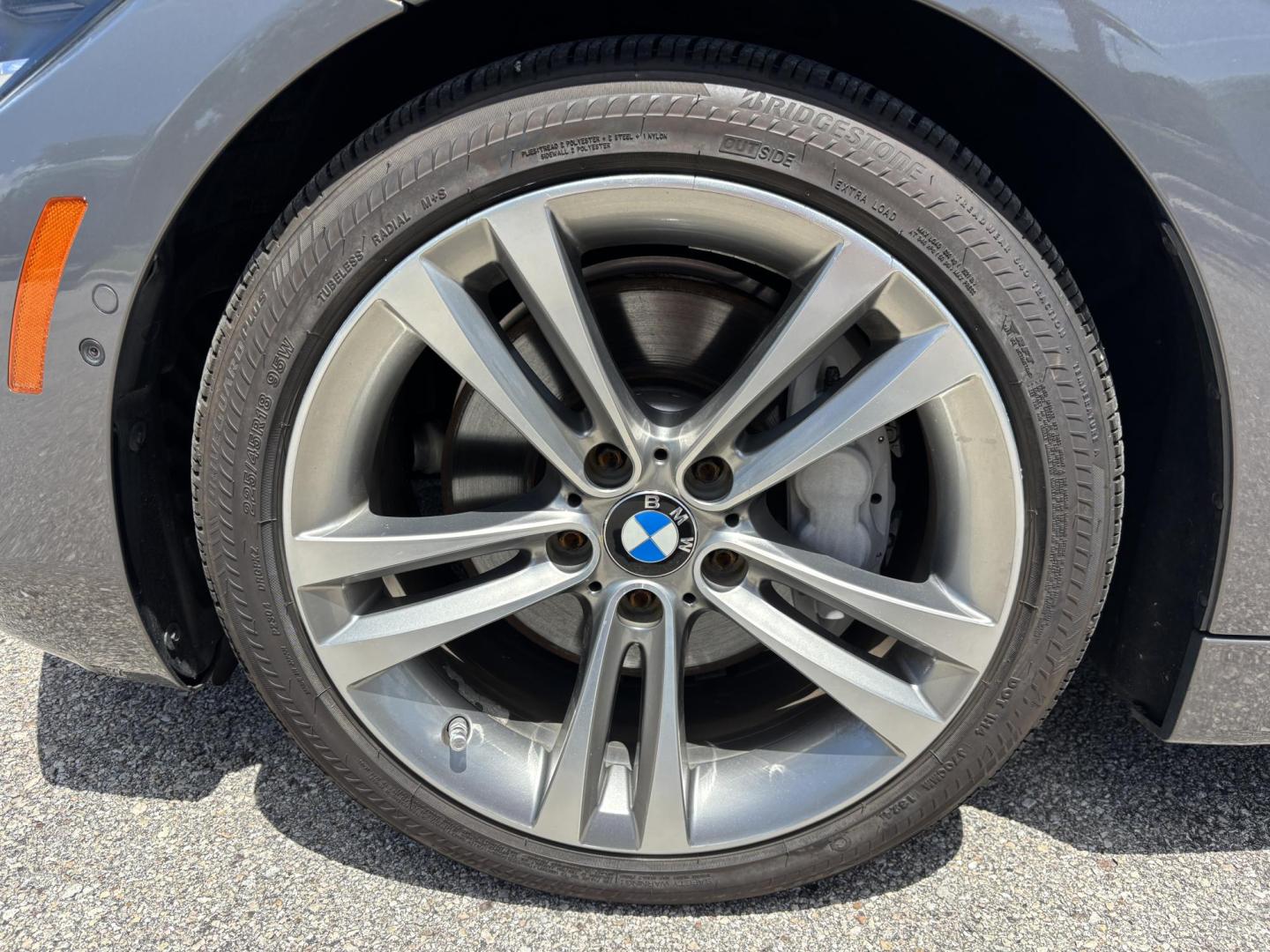 2018 GRAY /WHITE BMW 4-Series 440i convertible (WBA4Z5C51JE) with an 3.0L V6 DOHC 24V engine, 8A transmission, located at 11170 Summerlin Square Dr., Fort Myers Beach, FL, 33931, (239) 999-7777, 26.493546, -81.941628 - Photo#37