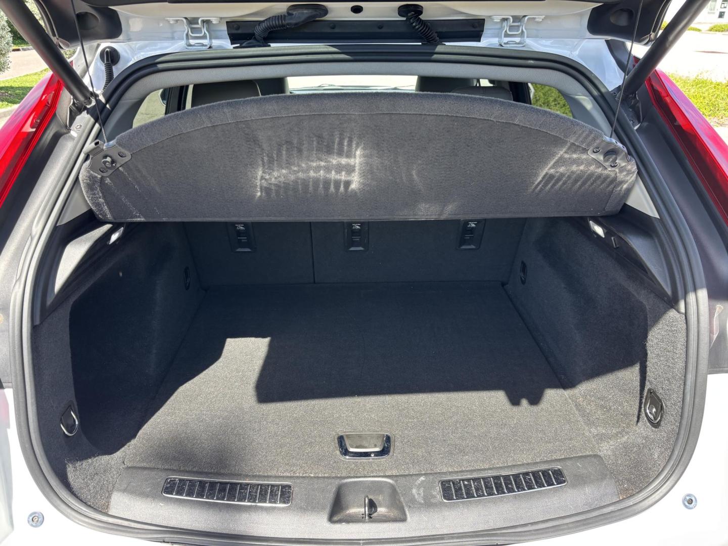 2020 WHITE /TAN Cadillac XT4 Premium Luxury (1GYFZCR44LF) with an 2.0L L4 DOHC 16V engine, 9A transmission, located at 11170 Summerlin Square Dr., Fort Myers Beach, FL, 33931, (239) 999-7777, 26.493546, -81.941628 - Photo#32