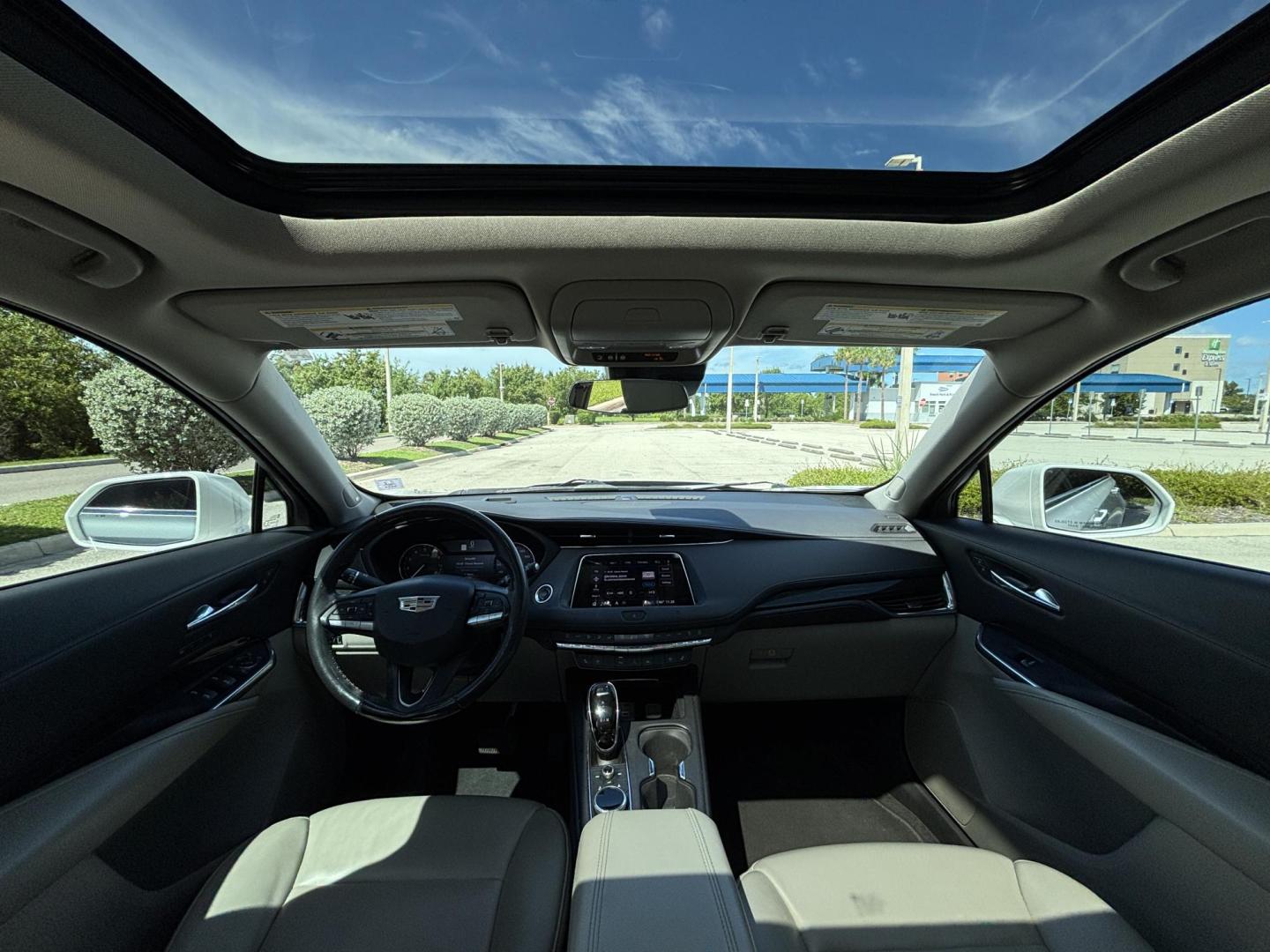 2020 WHITE /TAN Cadillac XT4 Premium Luxury (1GYFZCR44LF) with an 2.0L L4 DOHC 16V engine, 9A transmission, located at 11170 Summerlin Square Dr., Fort Myers Beach, FL, 33931, (239) 999-7777, 26.493546, -81.941628 - Photo#8