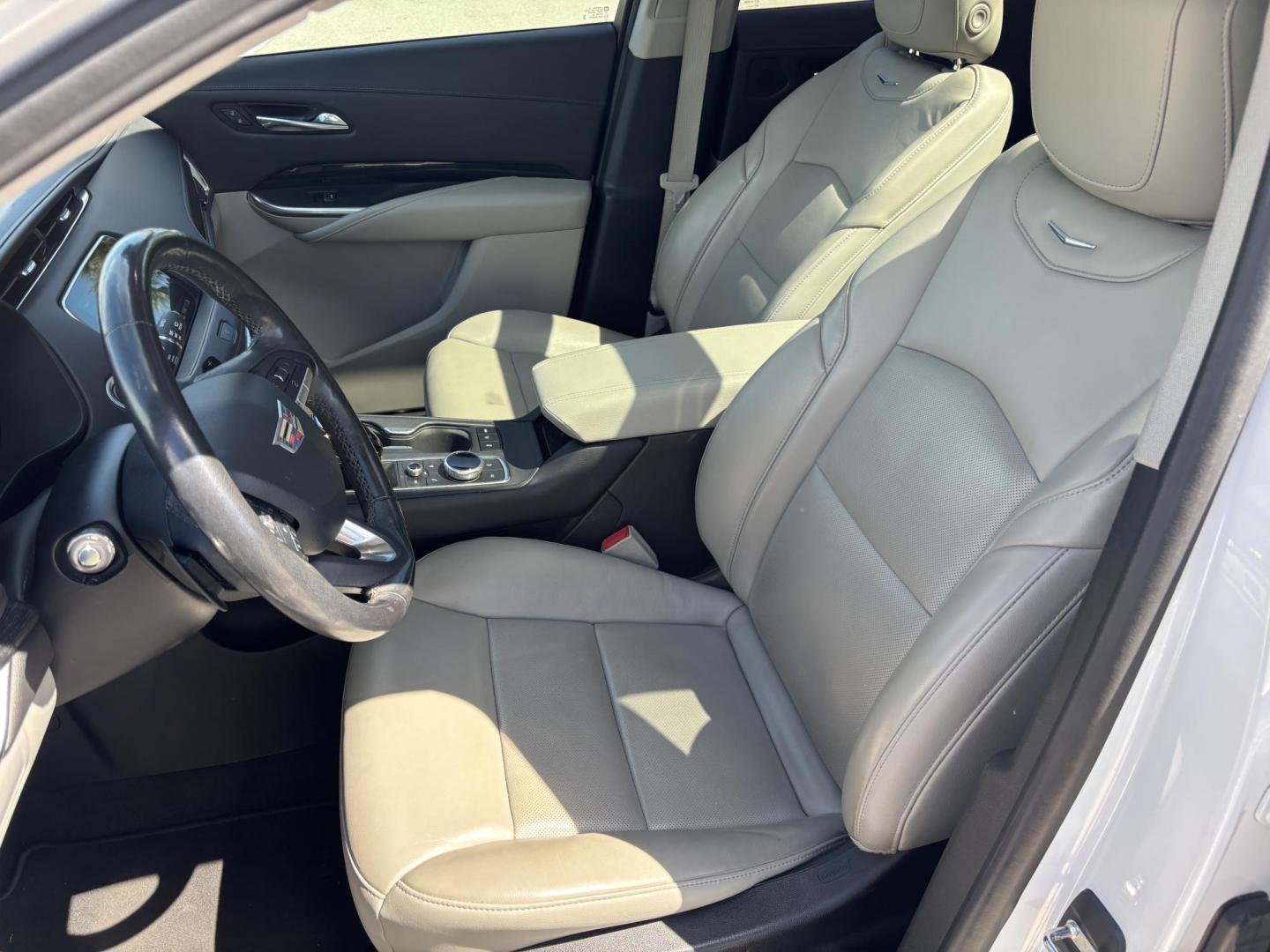 2020 WHITE /TAN Cadillac XT4 Premium Luxury (1GYFZCR44LF) with an 2.0L L4 DOHC 16V engine, 9A transmission, located at 11170 Summerlin Square Dr., Fort Myers Beach, FL, 33931, (239) 999-7777, 26.493546, -81.941628 - Photo#11