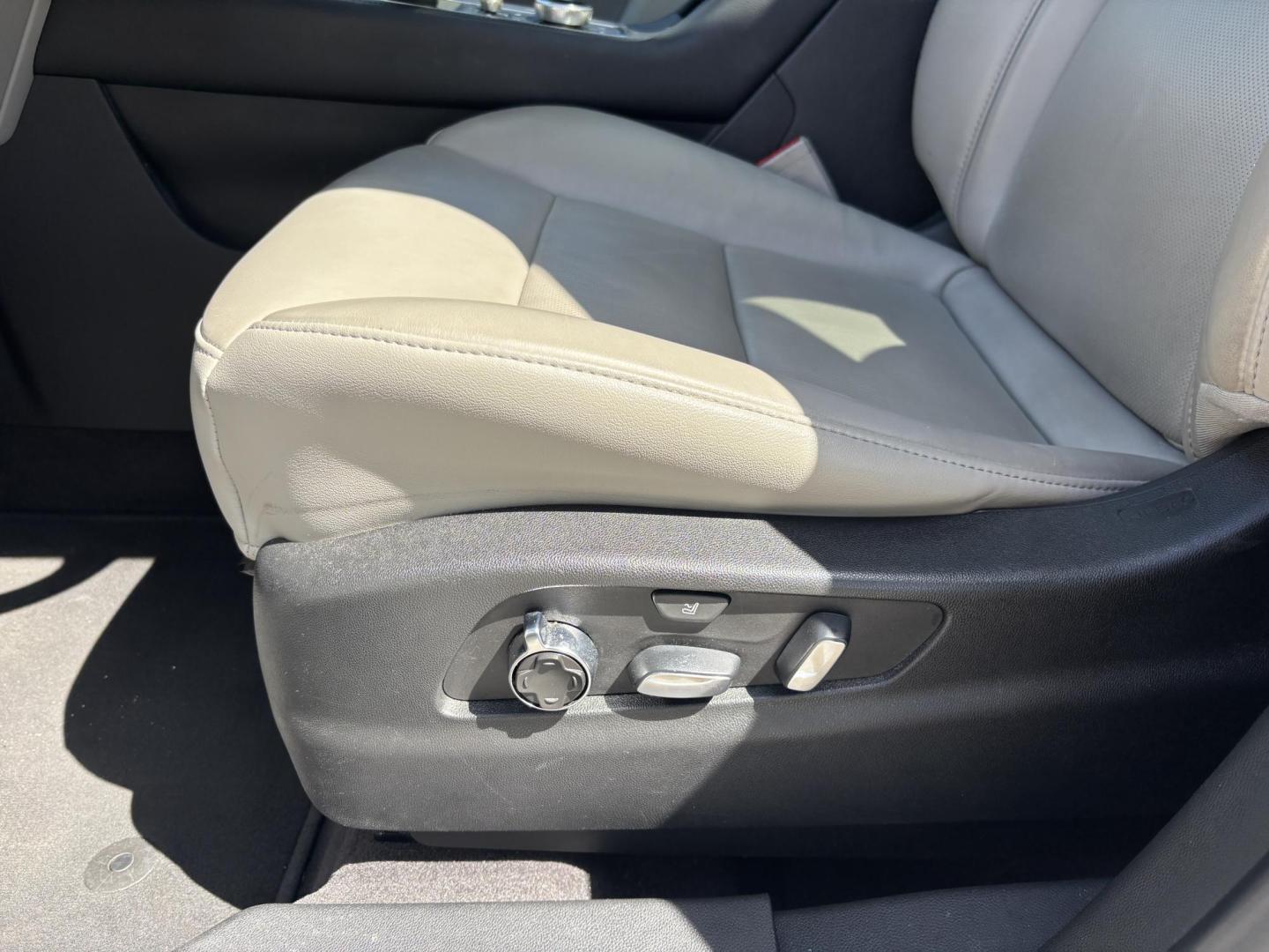 2020 WHITE /TAN Cadillac XT4 Premium Luxury (1GYFZCR44LF) with an 2.0L L4 DOHC 16V engine, 9A transmission, located at 11170 Summerlin Square Dr., Fort Myers Beach, FL, 33931, (239) 999-7777, 26.493546, -81.941628 - Photo#12