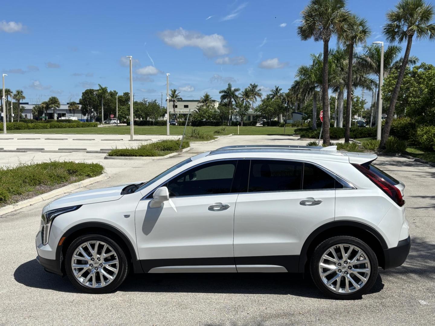 2020 WHITE /TAN Cadillac XT4 Premium Luxury (1GYFZCR44LF) with an 2.0L L4 DOHC 16V engine, 9A transmission, located at 11170 Summerlin Square Dr., Fort Myers Beach, FL, 33931, (239) 999-7777, 26.493546, -81.941628 - Photo#7