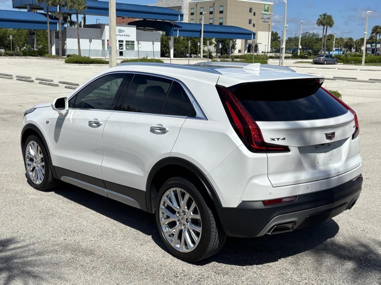 2020 WHITE /TAN Cadillac XT4 Premium Luxury (1GYFZCR44LF) with an 2.0L L4 DOHC 16V engine, 9A transmission, located at 11170 Summerlin Square Dr., Fort Myers Beach, FL, 33931, (239) 999-7777, 26.493546, -81.941628 - Photo#4
