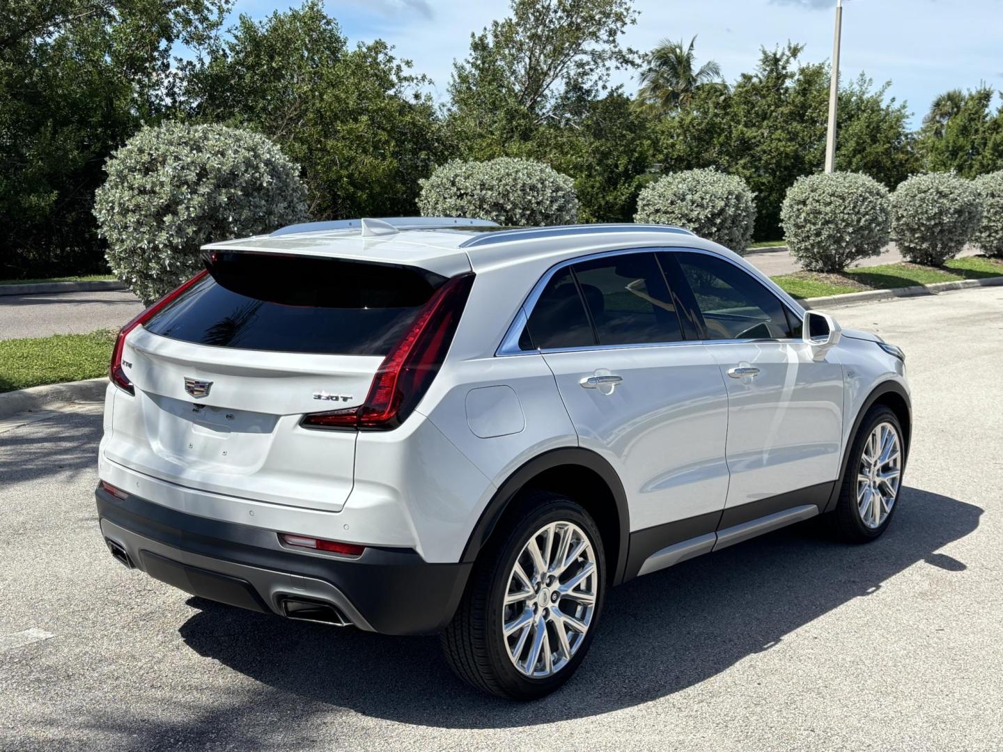 2020 WHITE /TAN Cadillac XT4 Premium Luxury (1GYFZCR44LF) with an 2.0L L4 DOHC 16V engine, 9A transmission, located at 11170 Summerlin Square Dr., Fort Myers Beach, FL, 33931, (239) 999-7777, 26.493546, -81.941628 - Photo#6