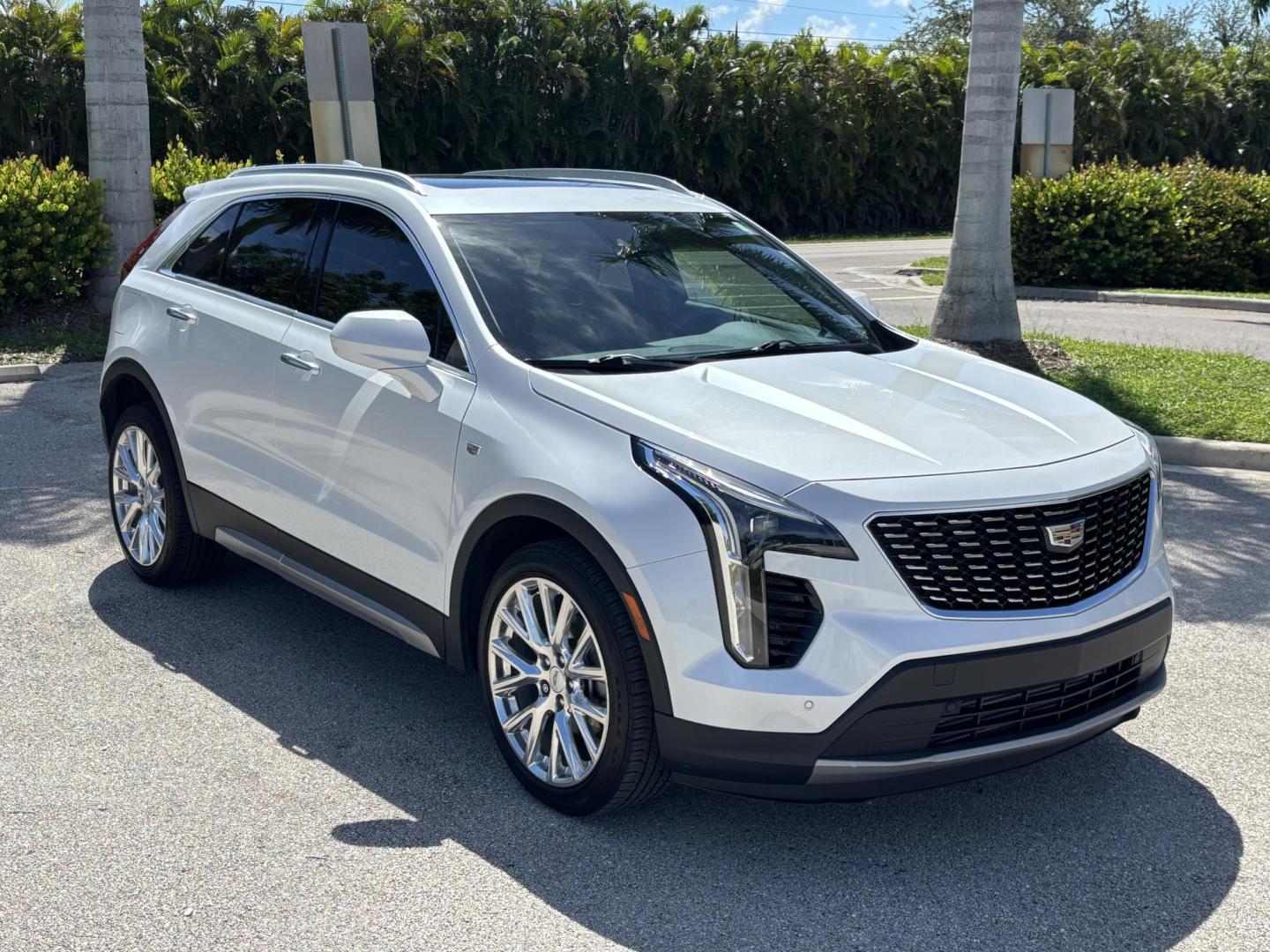 2020 WHITE /TAN Cadillac XT4 Premium Luxury (1GYFZCR44LF) with an 2.0L L4 DOHC 16V engine, 9A transmission, located at 11170 Summerlin Square Dr., Fort Myers Beach, FL, 33931, (239) 999-7777, 26.493546, -81.941628 - Photo#2