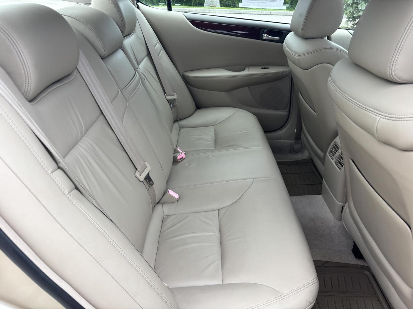 2004 GOLD /TAN Lexus ES 330 Sedan (JTHBA30G440) with an 3.3L V6 DOHC 24V engine, 5-Speed Automatic Overdrive transmission, located at 11170 Summerlin Square Dr., Fort Myers Beach, FL, 33931, (239) 999-7777, 26.493546, -81.941628 - Branded Title We have financing available and we accept trades! Fill out a credit application on our website or come by today! If you have any questions, give us a call at (239) 999 - 7777 or visit our website at firstautocredit.com. 11170 Summerlin Square Dr, Fort Myers Beach, FL 33931 - Photo#18