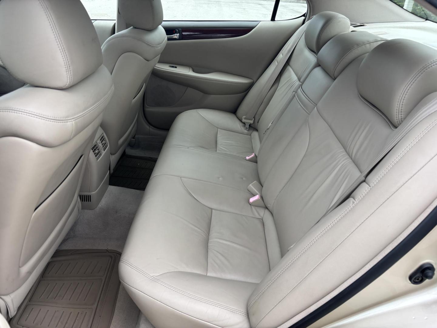 2004 GOLD /TAN Lexus ES 330 Sedan (JTHBA30G440) with an 3.3L V6 DOHC 24V engine, 5-Speed Automatic Overdrive transmission, located at 11170 Summerlin Square Dr., Fort Myers Beach, FL, 33931, (239) 999-7777, 26.493546, -81.941628 - Branded Title We have financing available and we accept trades! Fill out a credit application on our website or come by today! If you have any questions, give us a call at (239) 999 - 7777 or visit our website at firstautocredit.com. 11170 Summerlin Square Dr, Fort Myers Beach, FL 33931 - Photo#19