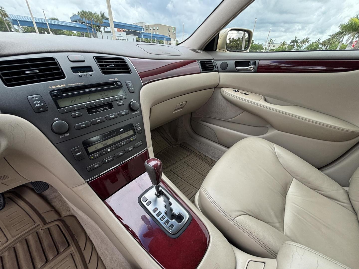2004 GOLD /TAN Lexus ES 330 Sedan (JTHBA30G440) with an 3.3L V6 DOHC 24V engine, 5-Speed Automatic Overdrive transmission, located at 11170 Summerlin Square Dr., Fort Myers Beach, FL, 33931, (239) 999-7777, 26.493546, -81.941628 - Branded Title We have financing available and we accept trades! Fill out a credit application on our website or come by today! If you have any questions, give us a call at (239) 999 - 7777 or visit our website at firstautocredit.com. 11170 Summerlin Square Dr, Fort Myers Beach, FL 33931 - Photo#10