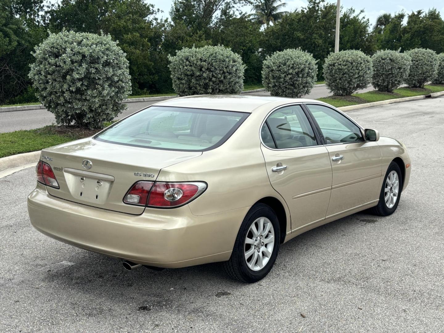2004 GOLD /TAN Lexus ES 330 Sedan (JTHBA30G440) with an 3.3L V6 DOHC 24V engine, 5-Speed Automatic Overdrive transmission, located at 11170 Summerlin Square Dr., Fort Myers Beach, FL, 33931, (239) 999-7777, 26.493546, -81.941628 - Branded Title We have financing available and we accept trades! Fill out a credit application on our website or come by today! If you have any questions, give us a call at (239) 999 - 7777 or visit our website at firstautocredit.com. 11170 Summerlin Square Dr, Fort Myers Beach, FL 33931 - Photo#6
