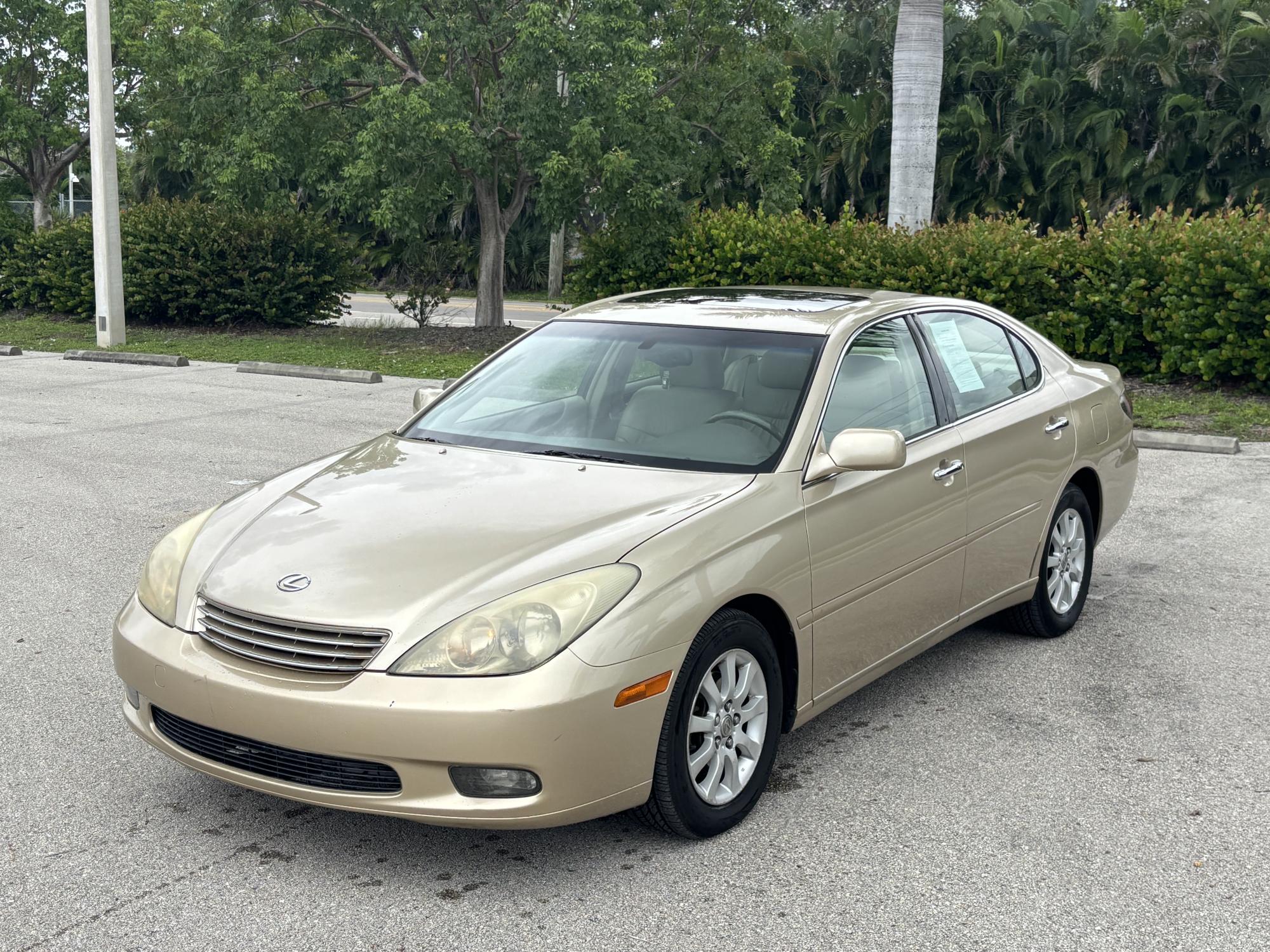 photo of 2004 Lexus ES 330 Sedan