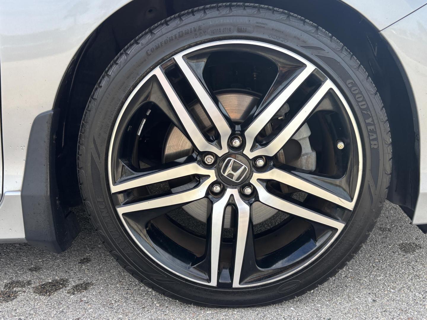 2017 SILVER /BLACK Honda Accord Sport Special Edition CVT (1HGCR2F10HA) with an 2.4L L4 DOHC 16V engine, CVT transmission, located at 11170 Summerlin Square Dr., Fort Myers Beach, FL, 33931, (239) 999-7777, 26.493546, -81.941628 - Photo#32