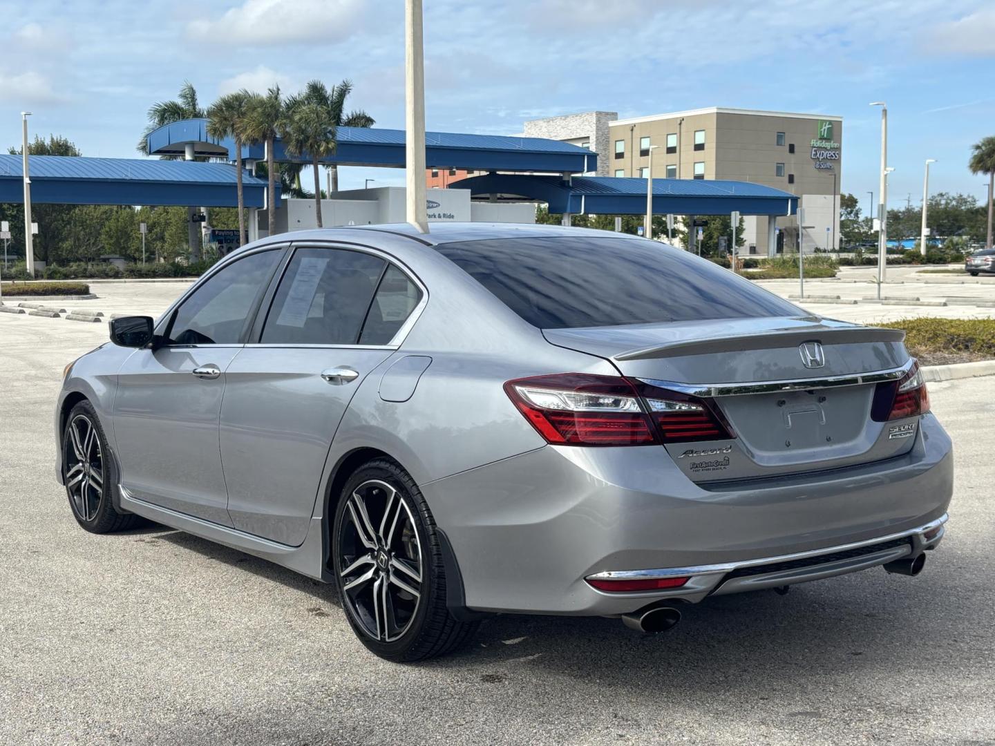 2017 SILVER /BLACK Honda Accord Sport Special Edition CVT (1HGCR2F10HA) with an 2.4L L4 DOHC 16V engine, CVT transmission, located at 11170 Summerlin Square Dr., Fort Myers Beach, FL, 33931, (239) 999-7777, 26.493546, -81.941628 - Photo#9