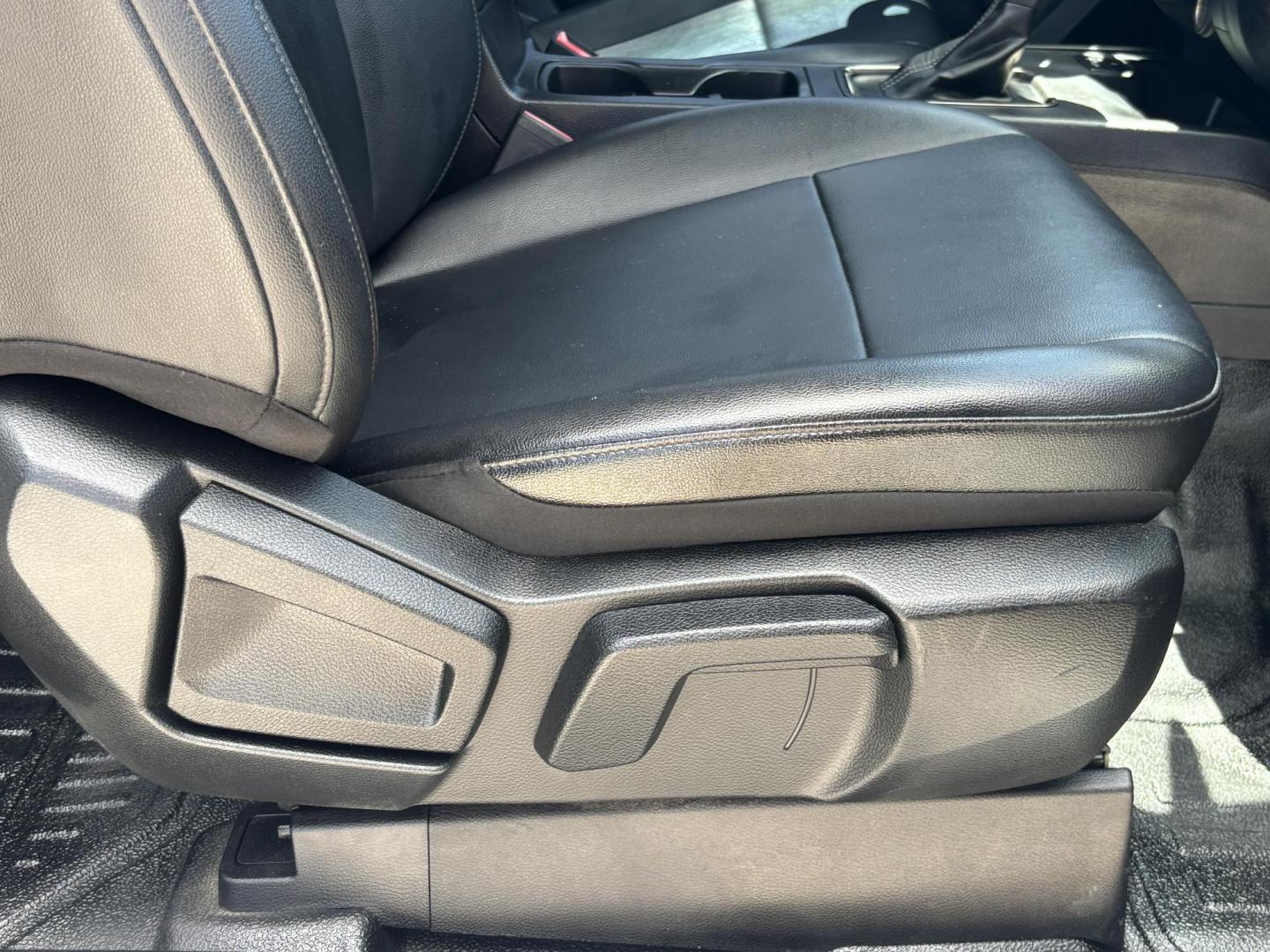 2020 WHITE /CHARCOAL Ford Ranger XL SuperCab 2WD (1FTER1EH9LL) with an 2.3L L4 DOHC 16V engine, 10A transmission, located at 11170 Summerlin Square Dr., Fort Myers Beach, FL, 33931, (239) 999-7777, 26.493546, -81.941628 - Carfax 1 Owner Prior Corporate Vehicle - Photo#11