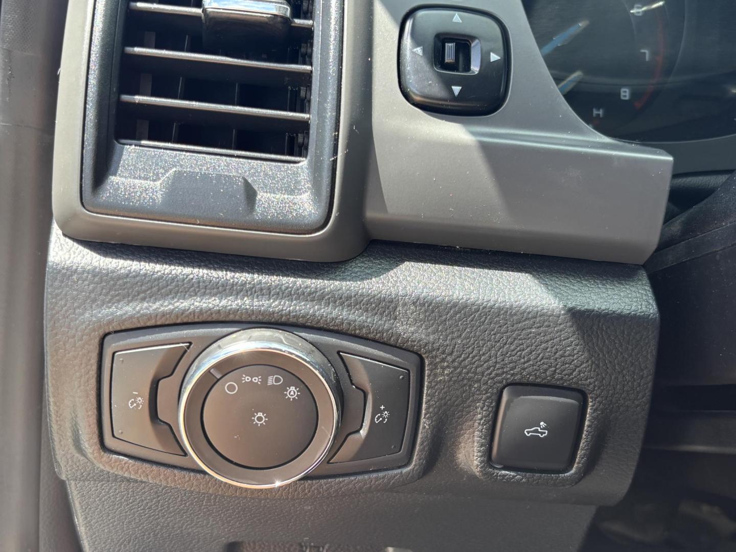 2020 WHITE /CHARCOAL Ford Ranger XL SuperCab 2WD (1FTER1EH9LL) with an 2.3L L4 DOHC 16V engine, 10A transmission, located at 11170 Summerlin Square Dr., Fort Myers Beach, FL, 33931, (239) 999-7777, 26.493546, -81.941628 - Carfax 1 Owner Prior Corporate Vehicle - Photo#28