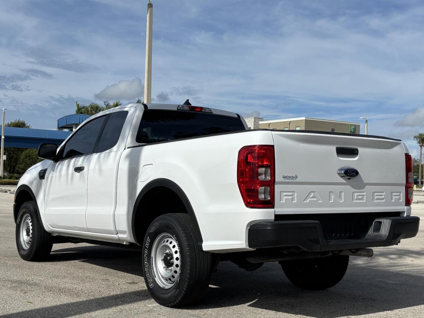2020 WHITE /CHARCOAL Ford Ranger XL SuperCab 2WD (1FTER1EH9LL) with an 2.3L L4 DOHC 16V engine, 10A transmission, located at 11170 Summerlin Square Dr., Fort Myers Beach, FL, 33931, (239) 999-7777, 26.493546, -81.941628 - Carfax 1 Owner Prior Corporate Vehicle - Photo#5
