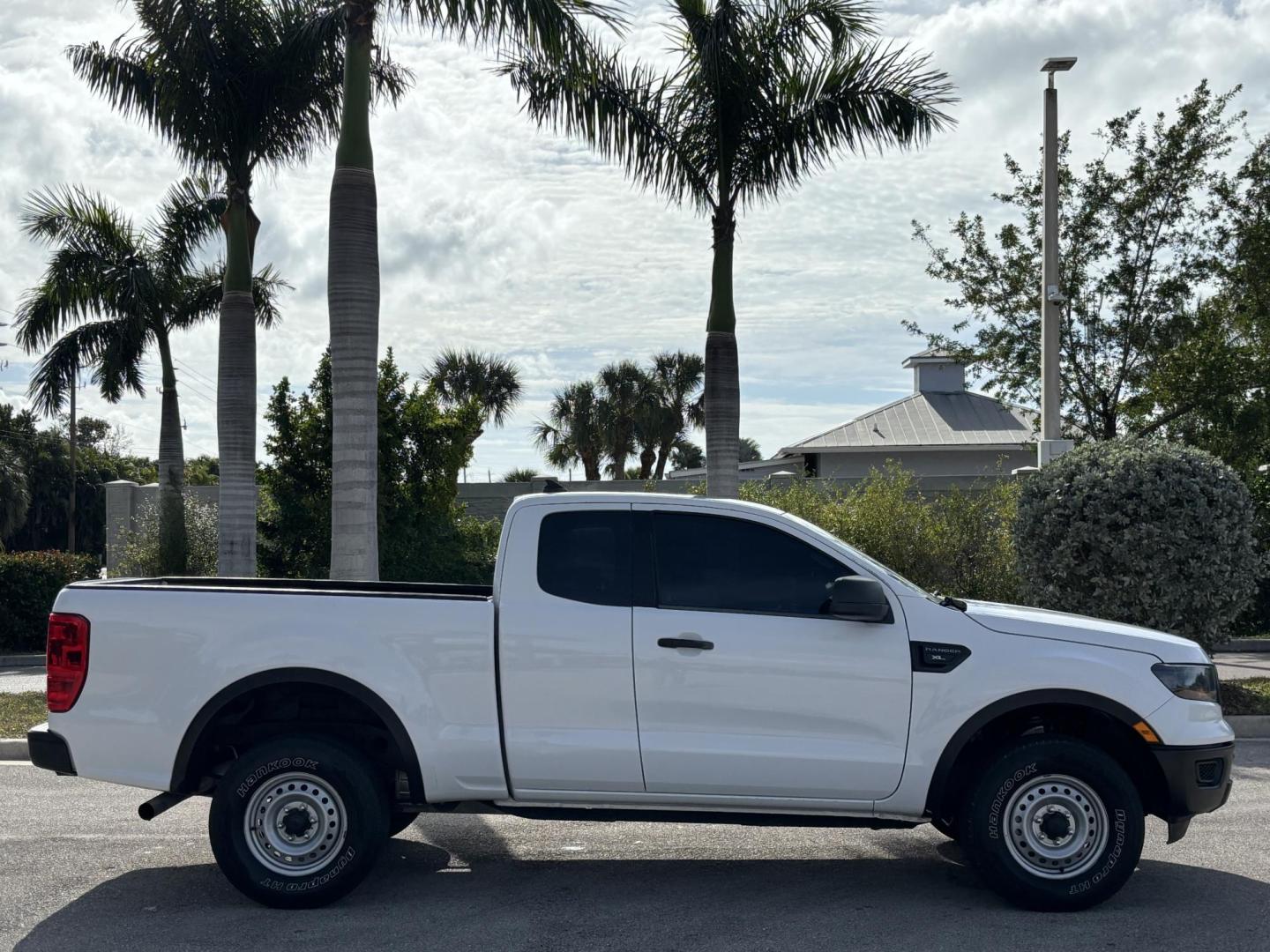 2020 WHITE /CHARCOAL Ford Ranger XL SuperCab 2WD (1FTER1EH9LL) with an 2.3L L4 DOHC 16V engine, 10A transmission, located at 11170 Summerlin Square Dr., Fort Myers Beach, FL, 33931, (239) 999-7777, 26.493546, -81.941628 - Carfax 1 Owner Prior Corporate Vehicle - Photo#4