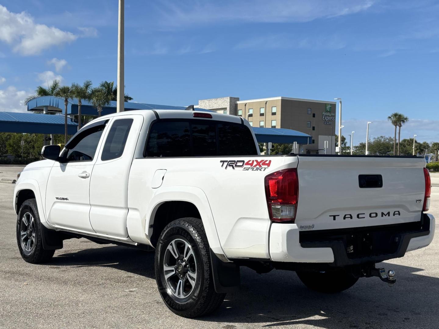 2017 WHITE /BLACK Toyota Tacoma TRD SPORT Access Cab V6 6AT 4WD (5TFSZ5AN8HX) with an 3.5L V6 DOHC 24V engine, 6A transmission, located at 11170 Summerlin Square Dr., Fort Myers Beach, FL, 33931, (239) 999-7777, 26.493546, -81.941628 - 2017 Toyota Tacoma TRD SPORT Carfax 1 Owner 36 Maintenance History - Photo#18