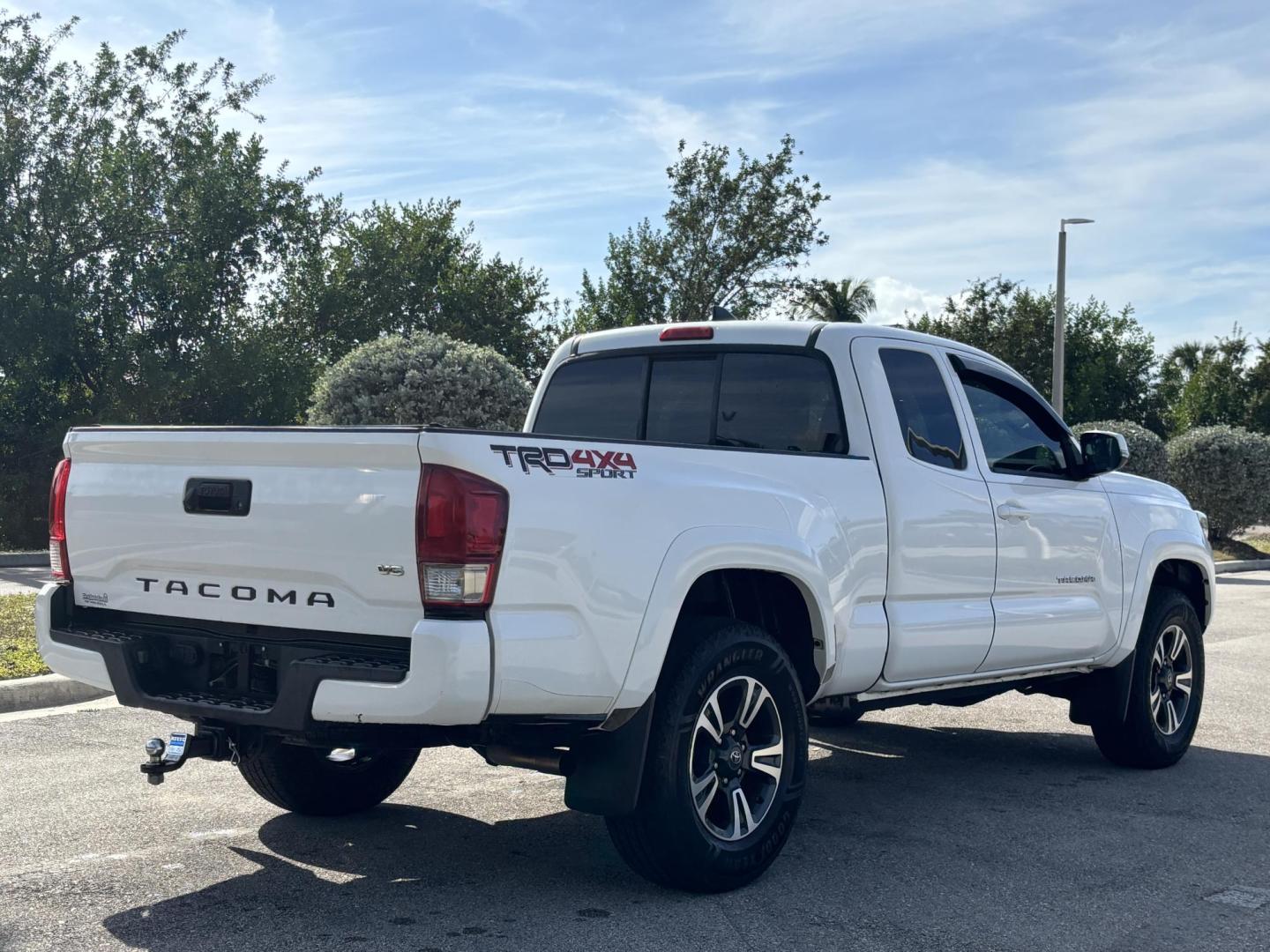 2017 WHITE /BLACK Toyota Tacoma TRD SPORT Access Cab V6 6AT 4WD (5TFSZ5AN8HX) with an 3.5L V6 DOHC 24V engine, 6A transmission, located at 11170 Summerlin Square Dr., Fort Myers Beach, FL, 33931, (239) 999-7777, 26.493546, -81.941628 - 2017 Toyota Tacoma TRD SPORT Carfax 1 Owner 36 Maintenance History - Photo#20