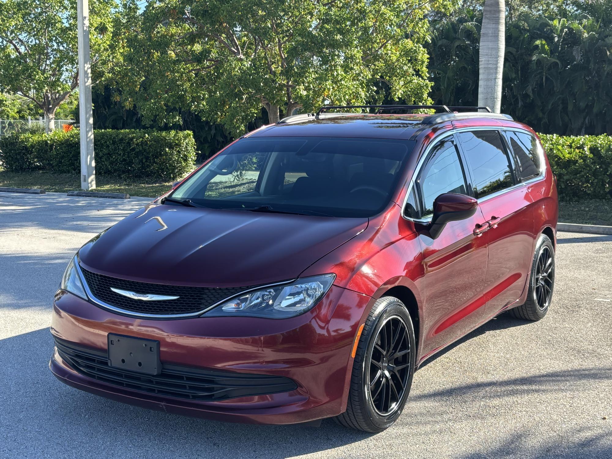 photo of 2017 Chrysler Pacifica Touring