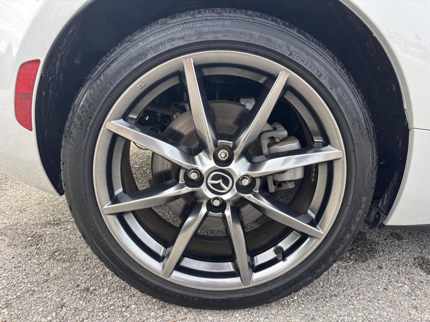 2016 GRAY /BLACK LEATHER Mazda MX-5 Miata Grand Touring 6AT (JM1NDAD74G0) with an 2.0L L4 DOHC 16V engine, 6A transmission, located at 11170 Summerlin Square Dr., Fort Myers Beach, FL, 33931, (239) 999-7777, 26.493546, -81.941628 - Photo#47