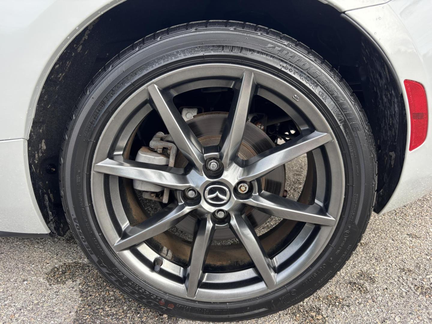 2016 GRAY /BLACK LEATHER Mazda MX-5 Miata Grand Touring 6AT (JM1NDAD74G0) with an 2.0L L4 DOHC 16V engine, 6A transmission, located at 11170 Summerlin Square Dr., Fort Myers Beach, FL, 33931, (239) 999-7777, 26.493546, -81.941628 - Photo#48