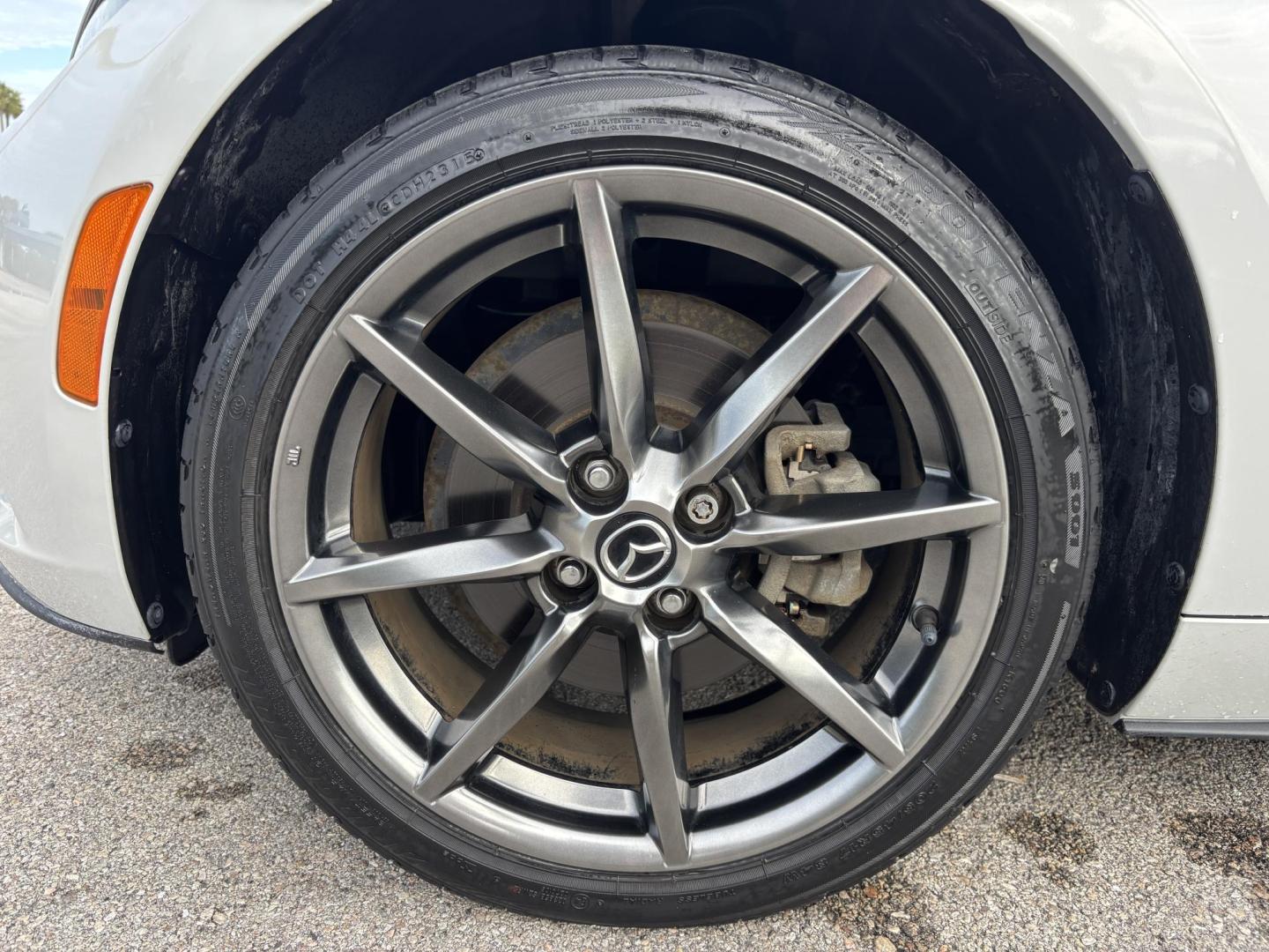 2016 GRAY /BLACK LEATHER Mazda MX-5 Miata Grand Touring 6AT (JM1NDAD74G0) with an 2.0L L4 DOHC 16V engine, 6A transmission, located at 11170 Summerlin Square Dr., Fort Myers Beach, FL, 33931, (239) 999-7777, 26.493546, -81.941628 - Photo#49