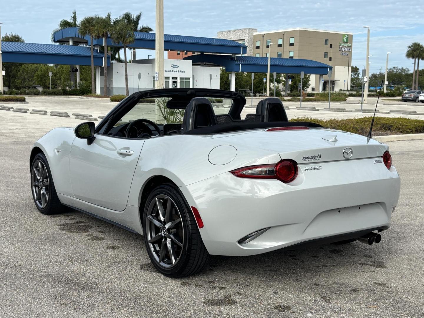 2016 GRAY /BLACK LEATHER Mazda MX-5 Miata Grand Touring 6AT (JM1NDAD74G0) with an 2.0L L4 DOHC 16V engine, 6A transmission, located at 11170 Summerlin Square Dr., Fort Myers Beach, FL, 33931, (239) 999-7777, 26.493546, -81.941628 - Photo#12