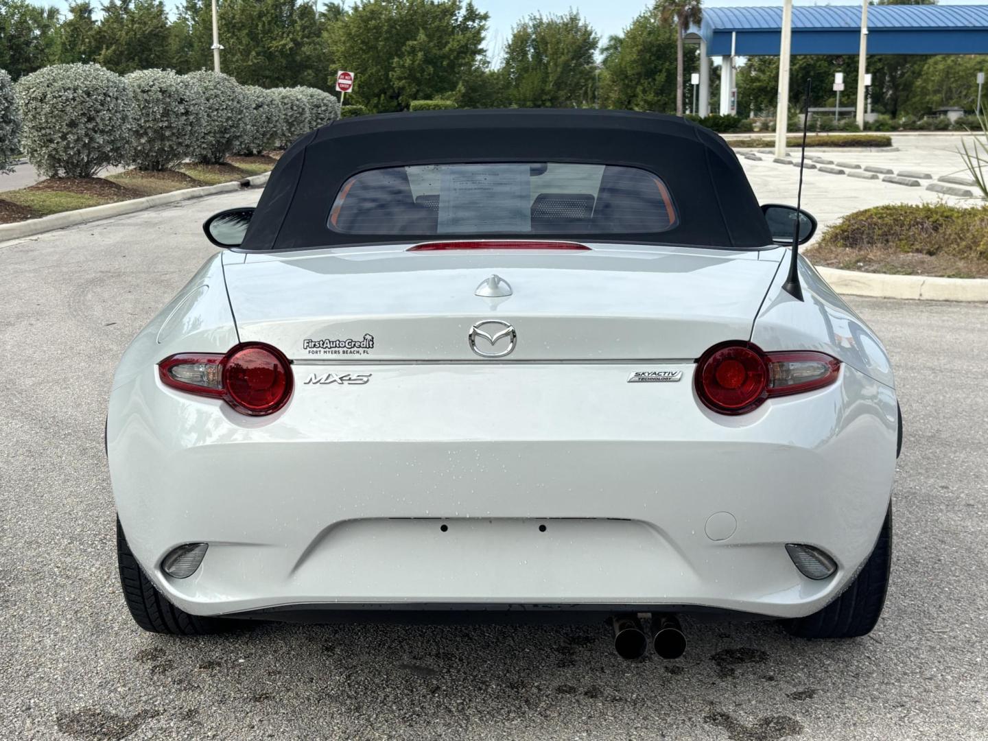2016 GRAY /BLACK LEATHER Mazda MX-5 Miata Grand Touring 6AT (JM1NDAD74G0) with an 2.0L L4 DOHC 16V engine, 6A transmission, located at 11170 Summerlin Square Dr., Fort Myers Beach, FL, 33931, (239) 999-7777, 26.493546, -81.941628 - Photo#10