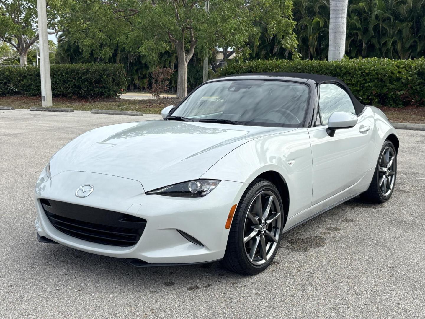 2016 GRAY /BLACK LEATHER Mazda MX-5 Miata Grand Touring 6AT (JM1NDAD74G0) with an 2.0L L4 DOHC 16V engine, 6A transmission, located at 11170 Summerlin Square Dr., Fort Myers Beach, FL, 33931, (239) 999-7777, 26.493546, -81.941628 - Photo#0