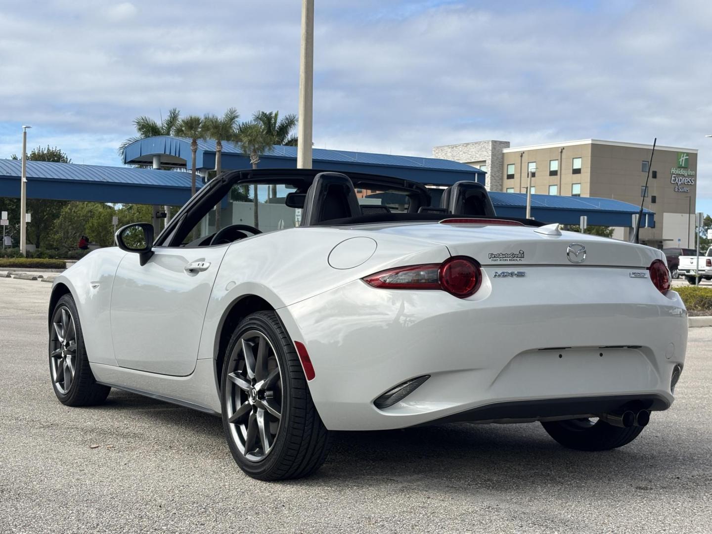 2016 GRAY /BLACK LEATHER Mazda MX-5 Miata Grand Touring 6AT (JM1NDAD74G0) with an 2.0L L4 DOHC 16V engine, 6A transmission, located at 11170 Summerlin Square Dr., Fort Myers Beach, FL, 33931, (239) 999-7777, 26.493546, -81.941628 - Photo#4