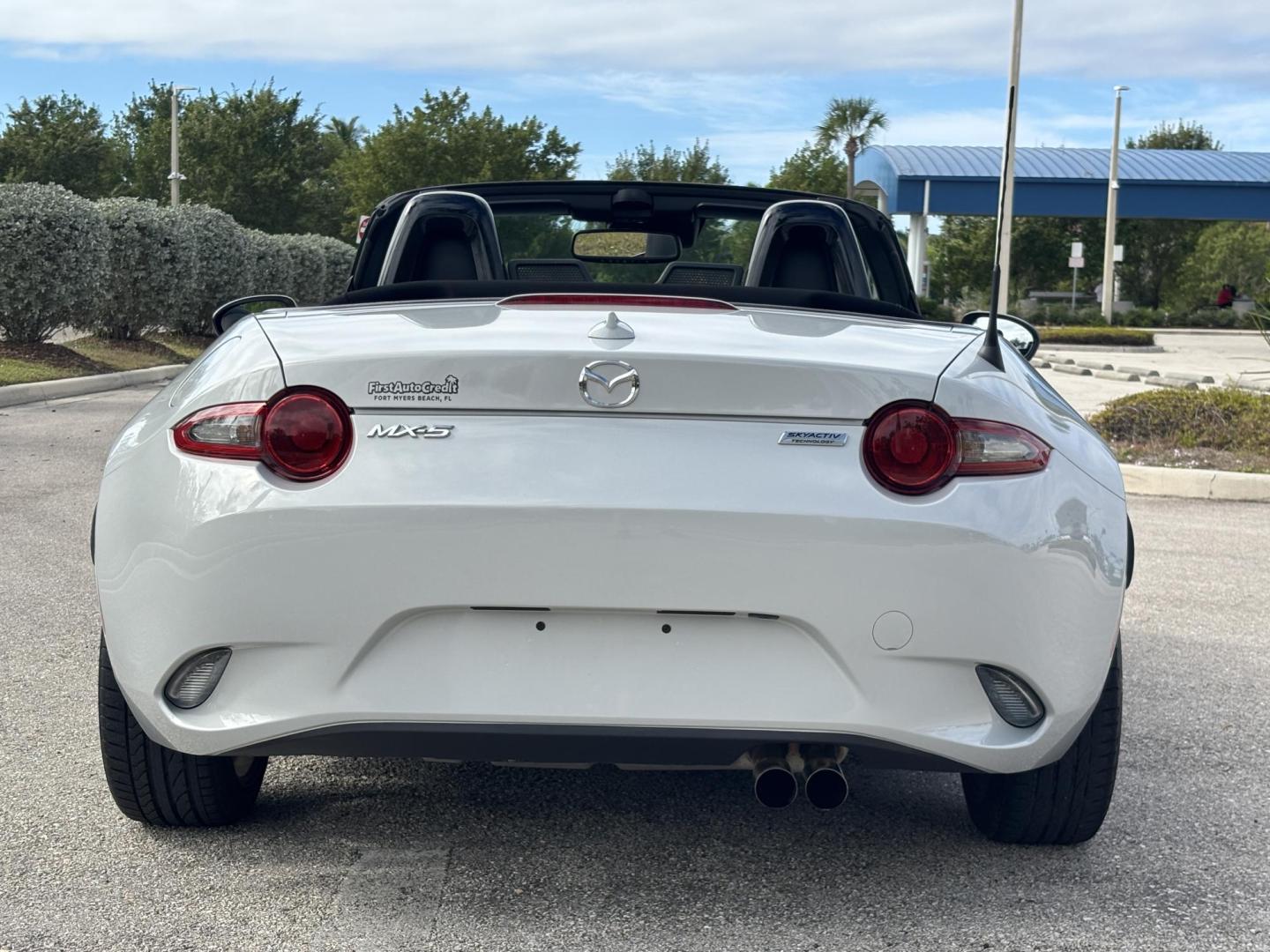 2016 GRAY /BLACK LEATHER Mazda MX-5 Miata Grand Touring 6AT (JM1NDAD74G0) with an 2.0L L4 DOHC 16V engine, 6A transmission, located at 11170 Summerlin Square Dr., Fort Myers Beach, FL, 33931, (239) 999-7777, 26.493546, -81.941628 - Photo#5