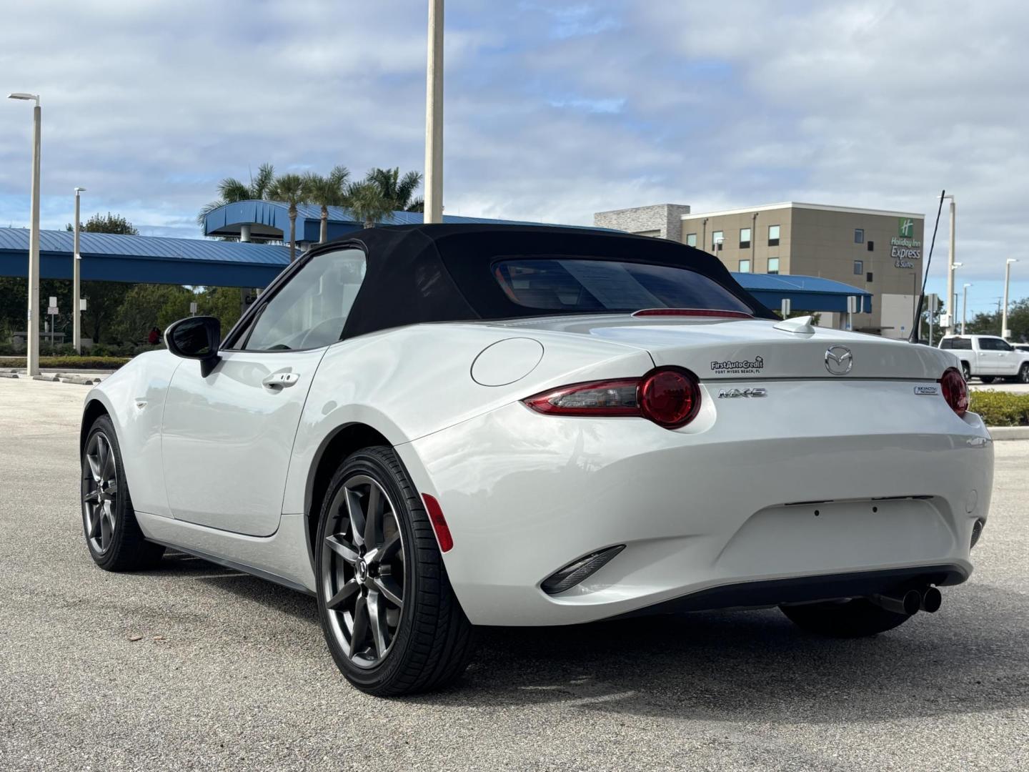 2016 GRAY /BLACK LEATHER Mazda MX-5 Miata Grand Touring 6AT (JM1NDAD74G0) with an 2.0L L4 DOHC 16V engine, 6A transmission, located at 11170 Summerlin Square Dr., Fort Myers Beach, FL, 33931, (239) 999-7777, 26.493546, -81.941628 - Photo#15