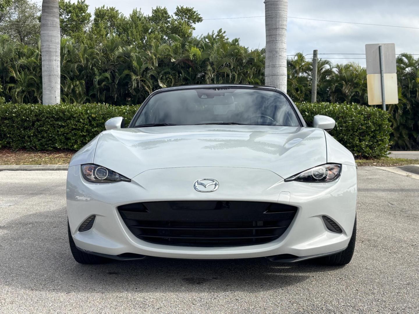 2016 GRAY /BLACK LEATHER Mazda MX-5 Miata Grand Touring 6AT (JM1NDAD74G0) with an 2.0L L4 DOHC 16V engine, 6A transmission, located at 11170 Summerlin Square Dr., Fort Myers Beach, FL, 33931, (239) 999-7777, 26.493546, -81.941628 - Photo#2