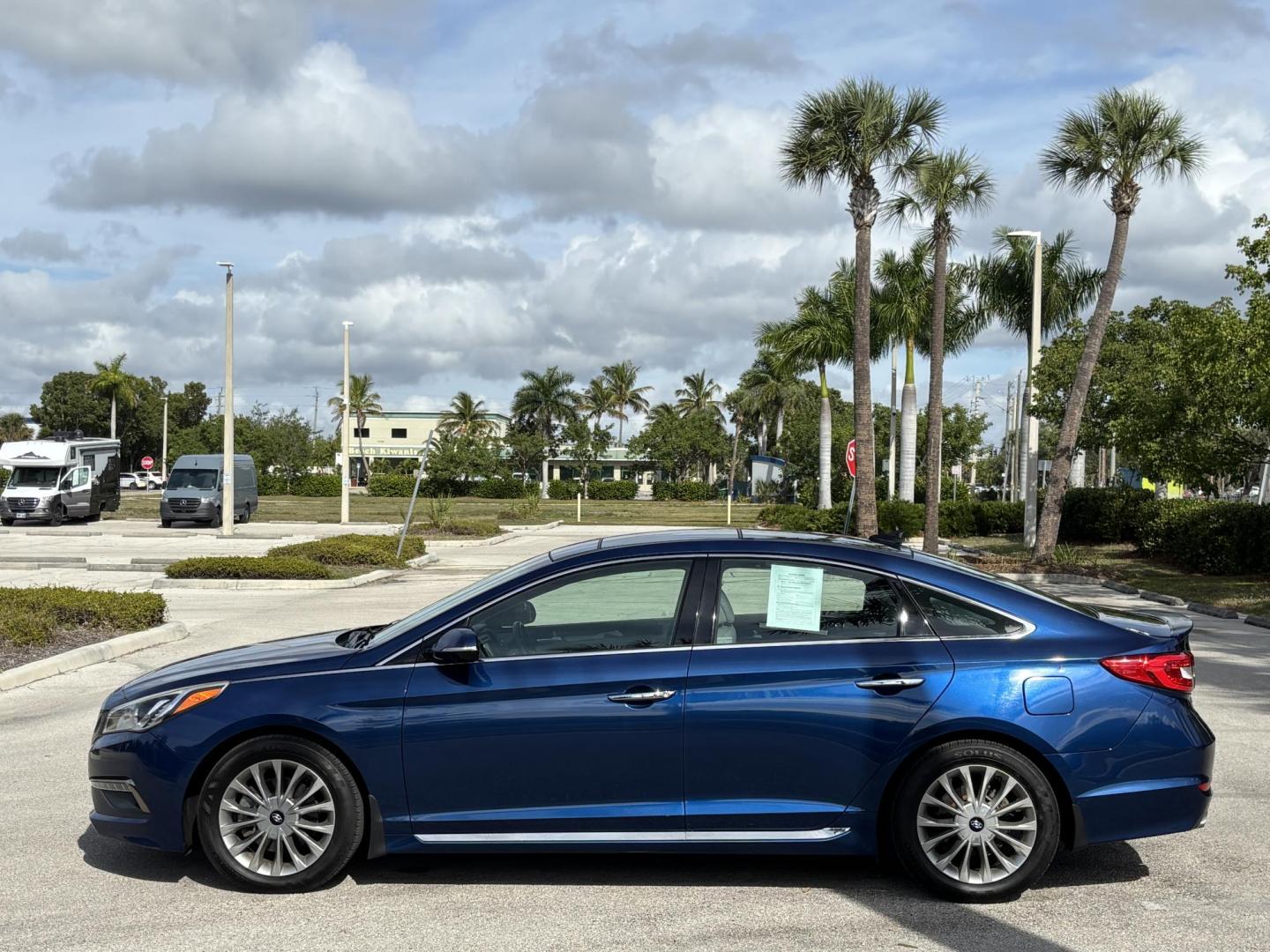 2015 BLUE /LIGHT GRAY LEATHER Hyundai Sonata Sport Limited Sport (5NPE34AF3FH) with an 2.4L L4 DOHC 16V engine, 6-Speed Automatic transmission, located at 11170 Summerlin Square Dr., Fort Myers Beach, FL, 33931, (239) 999-7777, 26.493546, -81.941628 - Photo#8