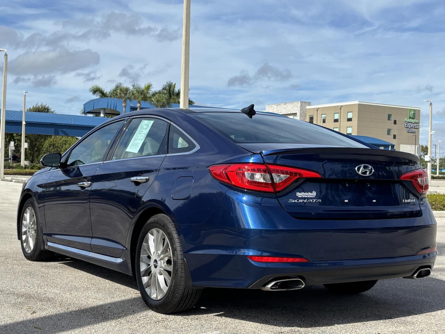 2015 BLUE /LIGHT GRAY LEATHER Hyundai Sonata Sport Limited Sport (5NPE34AF3FH) with an 2.4L L4 DOHC 16V engine, 6-Speed Automatic transmission, located at 11170 Summerlin Square Dr., Fort Myers Beach, FL, 33931, (239) 999-7777, 26.493546, -81.941628 - Photo#5