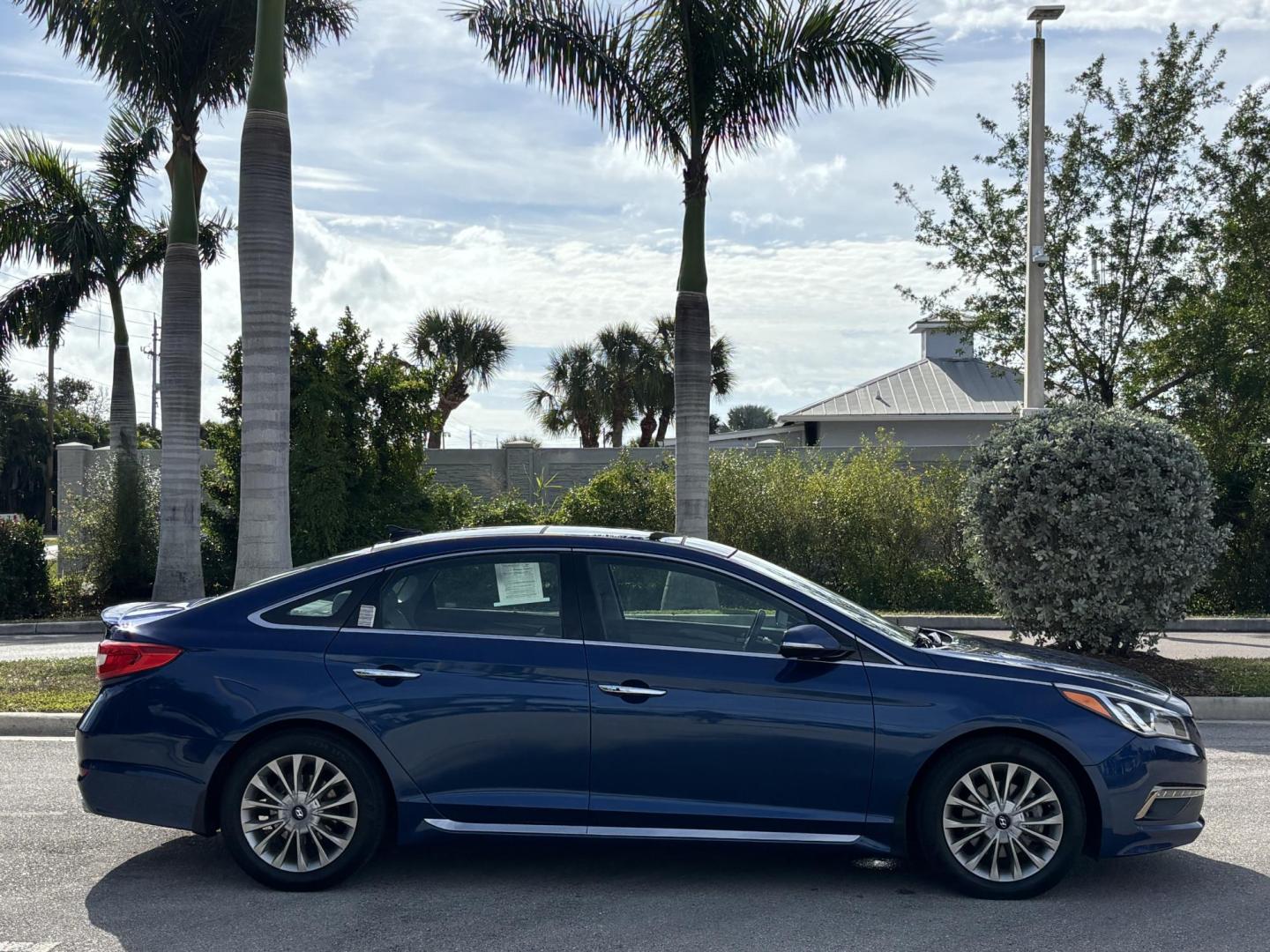2015 BLUE /LIGHT GRAY LEATHER Hyundai Sonata Sport Limited Sport (5NPE34AF3FH) with an 2.4L L4 DOHC 16V engine, 6-Speed Automatic transmission, located at 11170 Summerlin Square Dr., Fort Myers Beach, FL, 33931, (239) 999-7777, 26.493546, -81.941628 - Photo#4