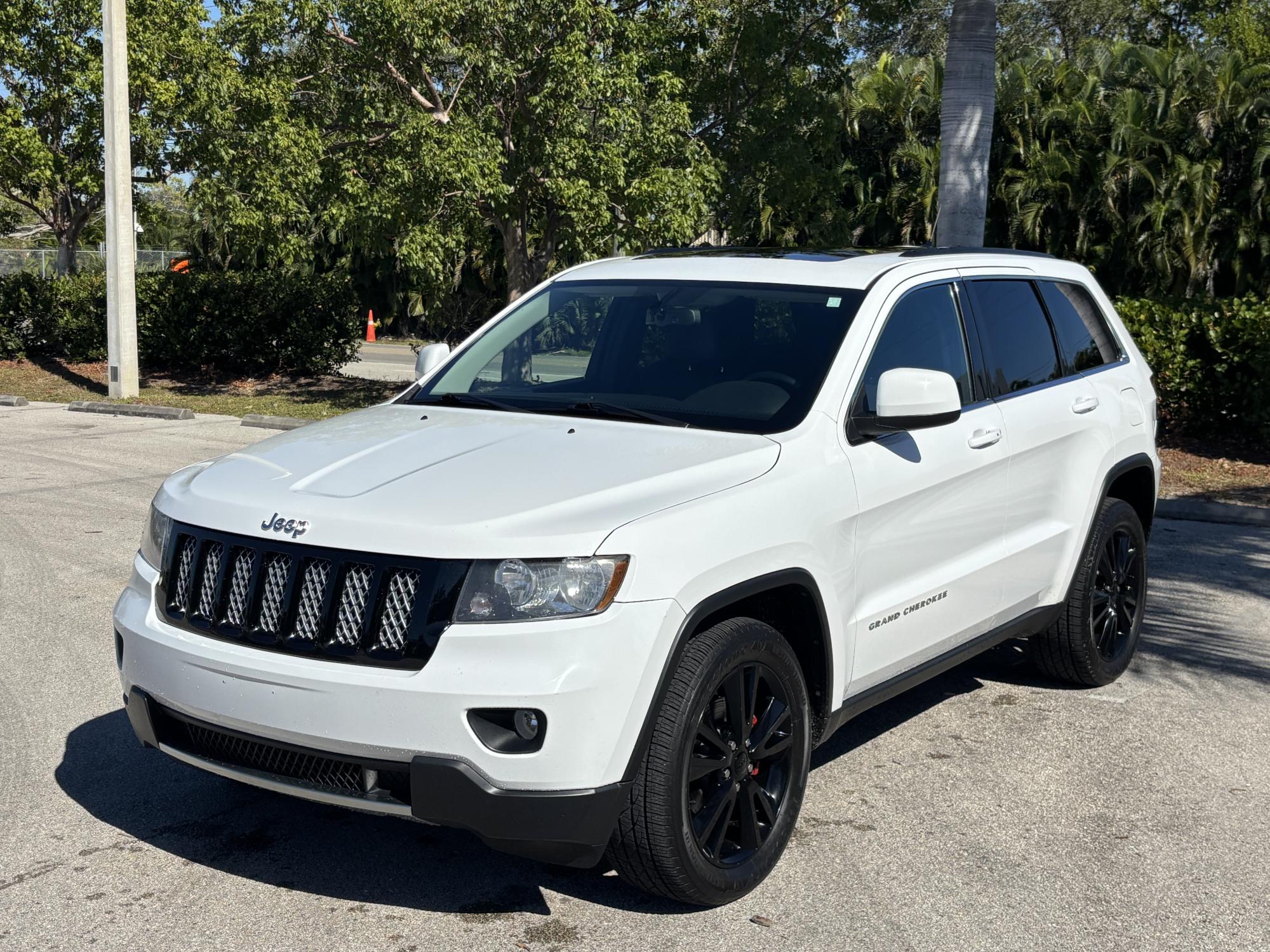 photo of 2013 Jeep Grand Cherokee Laredo 4WD