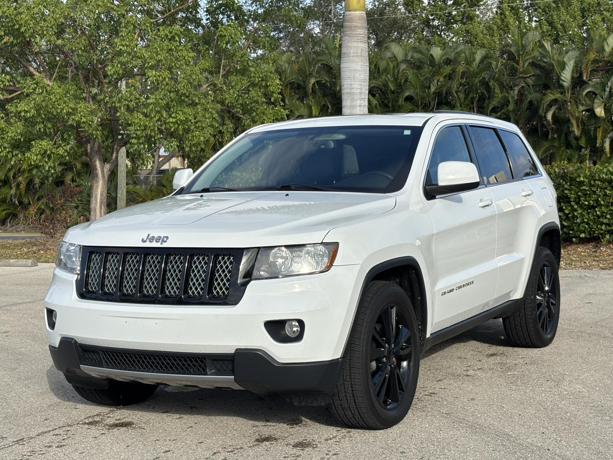 photo of 2013 Jeep Grand Cherokee Laredo 4WD