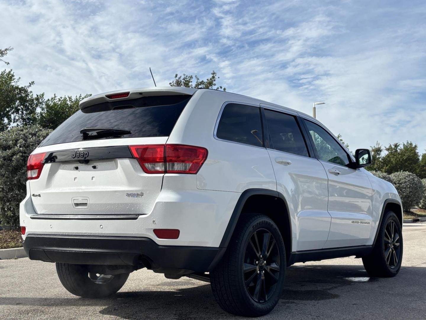 2013 WHITE /BLACK LEATHER Jeep Grand Cherokee Laredo 4WD (1C4RJFAG9DC) with an 3.6L V6 DOHC 24V engine, 5-Speed Automatic transmission, located at 11170 Summerlin Square Dr., Fort Myers Beach, FL, 33931, (239) 999-7777, 26.493546, -81.941628 - Photo#7